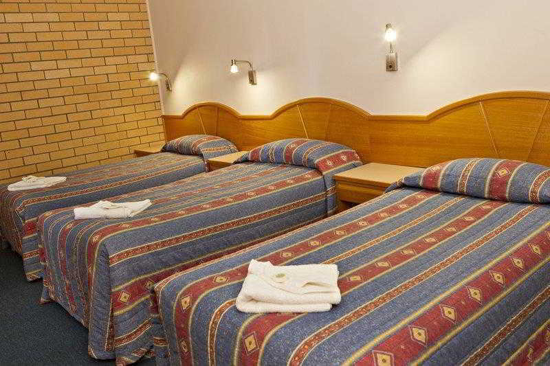 Hilltops Retreat Motor Inn Young Camera foto