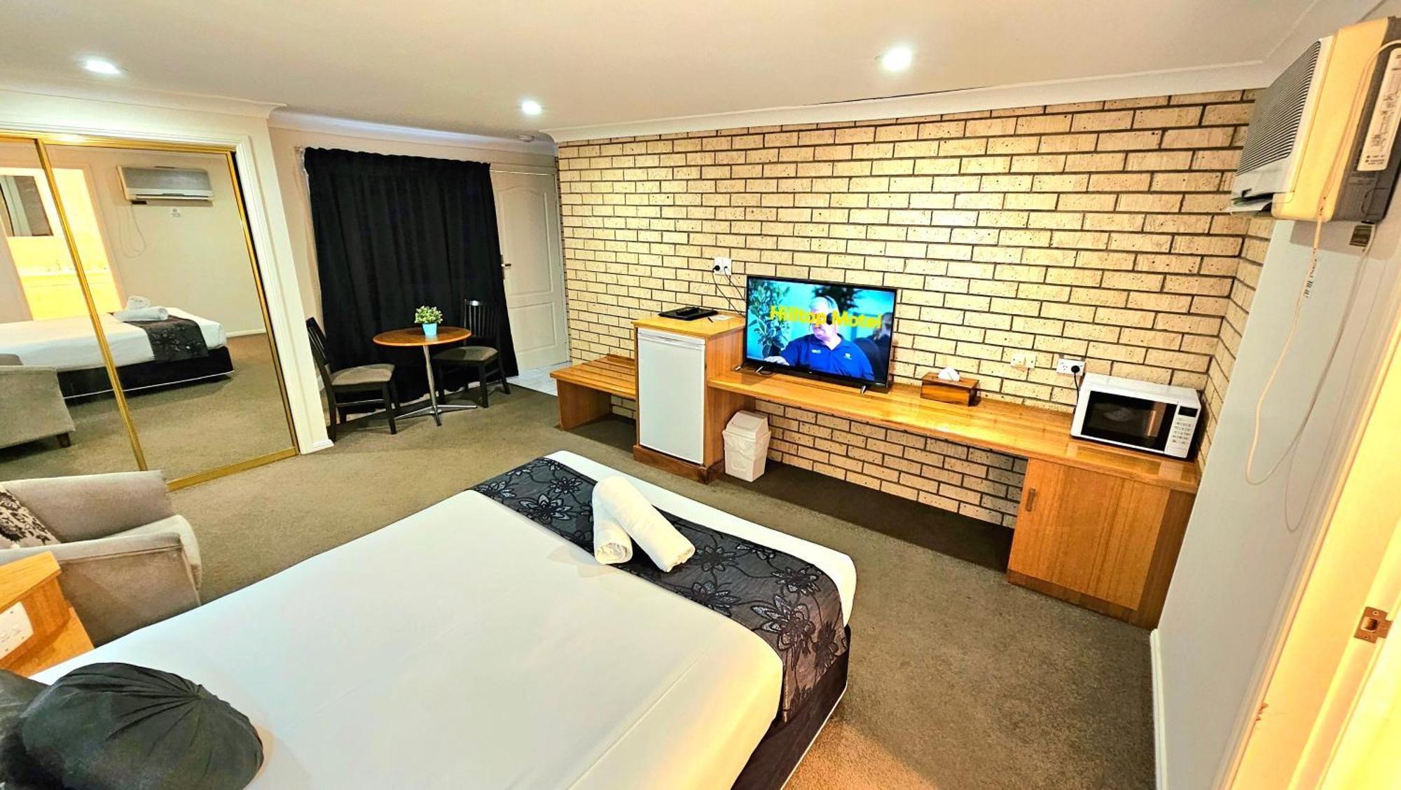 Hilltops Retreat Motor Inn Young Esterno foto