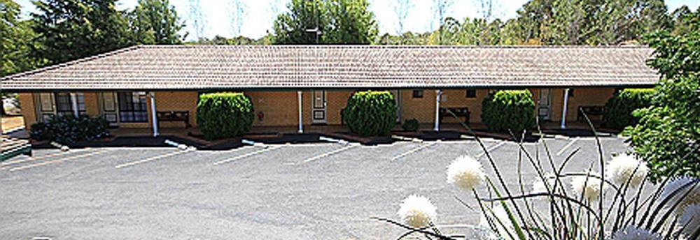 Hilltops Retreat Motor Inn Young Esterno foto