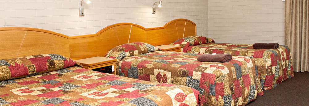 Hilltops Retreat Motor Inn Young Esterno foto